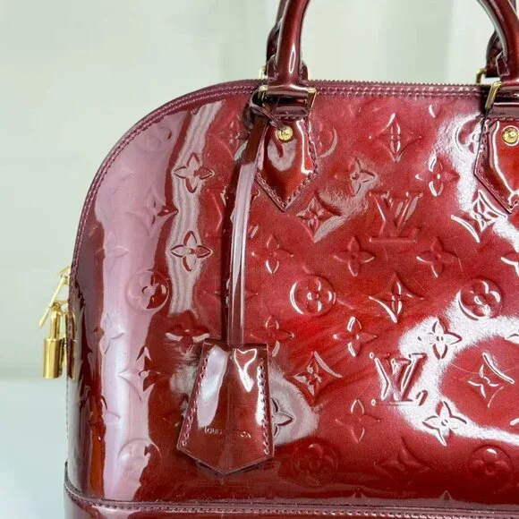 Louis Vuitton Burgundy Alma PM Bag with Classic Monogram Pattern - Picture 5 of 8
